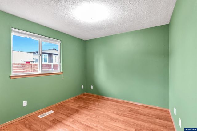 351 Elma Ct NE, Salem, OR 97301