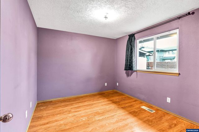 351 Elma Ct NE, Salem, OR 97301