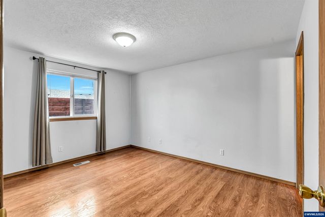 351 Elma Ct NE, Salem, OR 97301