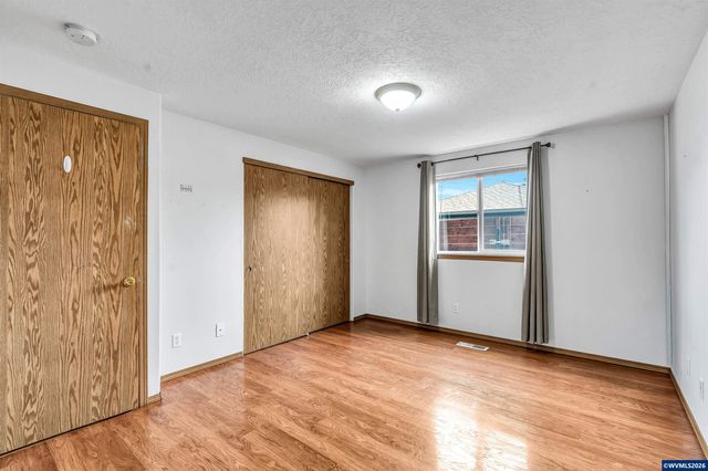 351 Elma Ct NE, Salem, OR 97301