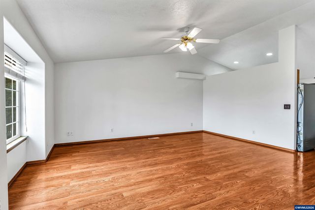 351 Elma Ct NE, Salem, OR 97301