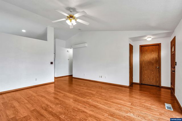 351 Elma Ct NE, Salem, OR 97301