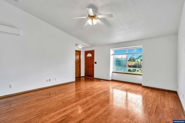 351 Elma Ct NE, Salem, OR 97301