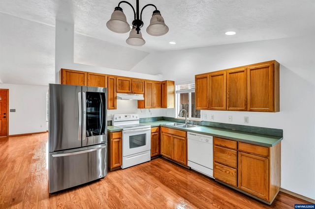 351 Elma Ct NE, Salem, OR 97301