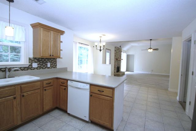 70 COUNTRY FOREST DR, Oakland, TN 38060