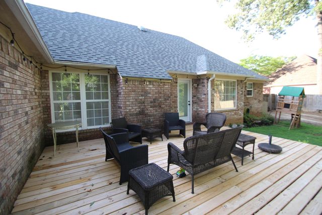 70 COUNTRY FOREST DR, Oakland, TN 38060