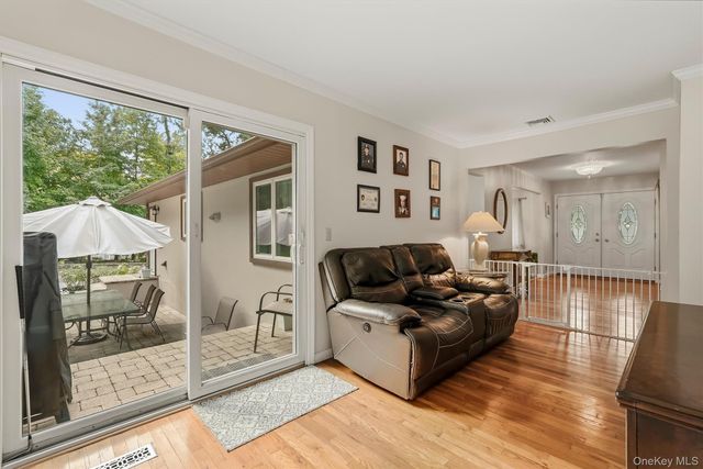 72 Eastview Drive, Valhalla, NY 10595