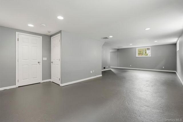 72 Eastview Drive, Valhalla, NY 10595
