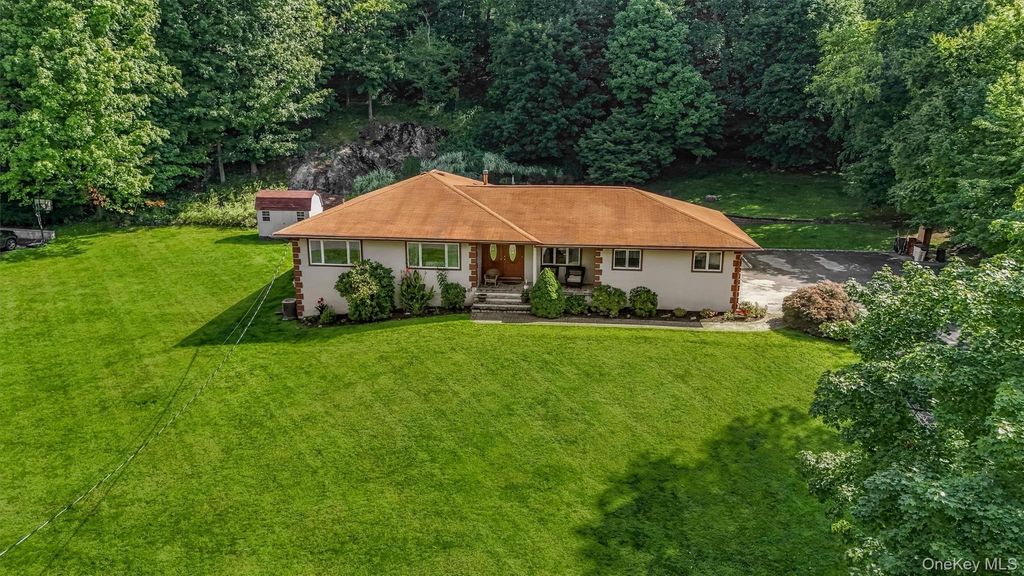 72 Eastview Drive, Valhalla, NY 10595 — photo 2