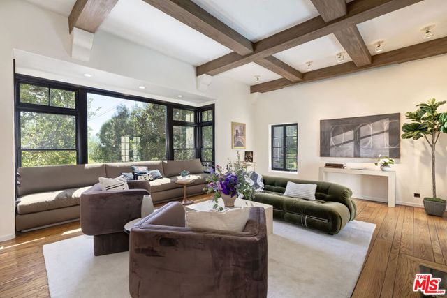 1701 Queens Court, Los Angeles, CA 90069