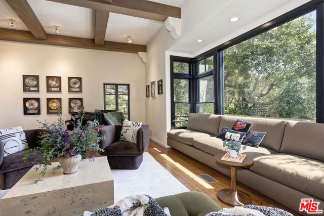 1701 Queens Court, Los Angeles, CA 90069