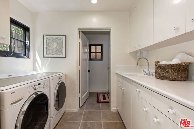 1701 Queens Court, Los Angeles, CA 90069