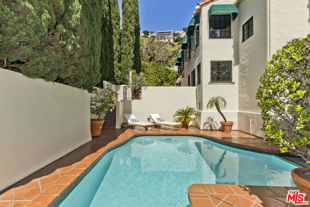 1701 Queens Court, Los Angeles, CA 90069