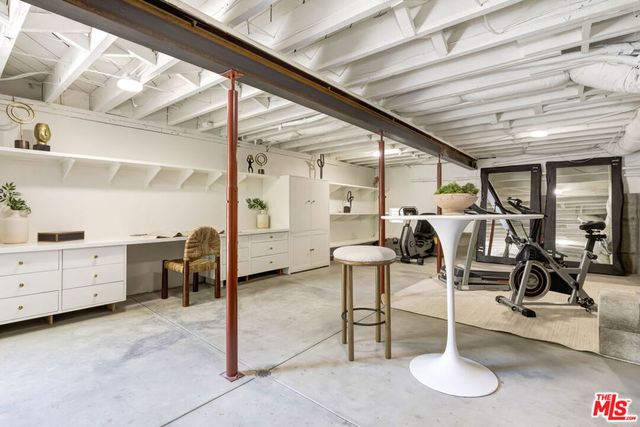 1701 Queens Court, Los Angeles, CA 90069