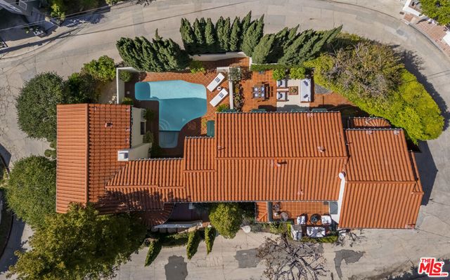 1701 Queens Court, Los Angeles, CA 90069