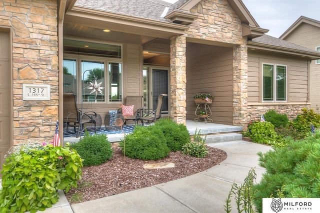 1317 S 195th Street, Omaha, NE 68130
