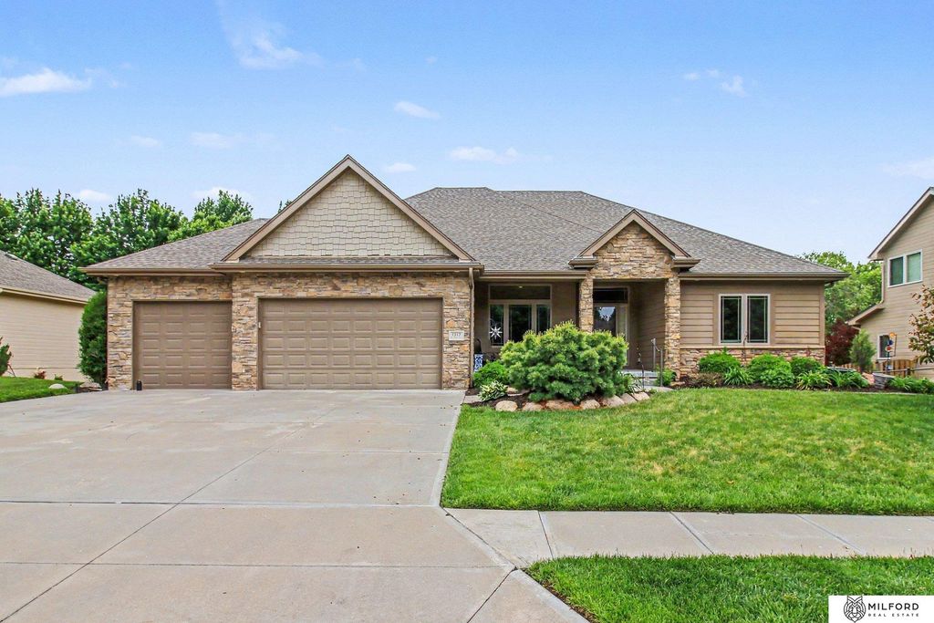1317 S 195th Street, Omaha, NE 68130