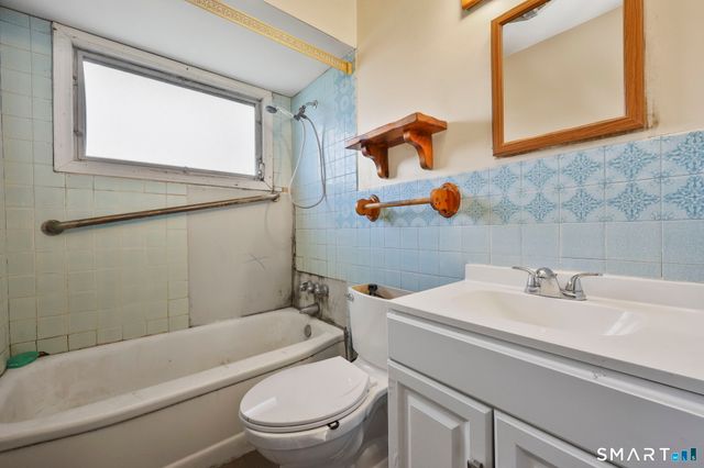 51 Fair Sailing Road, West Haven, CT 06516