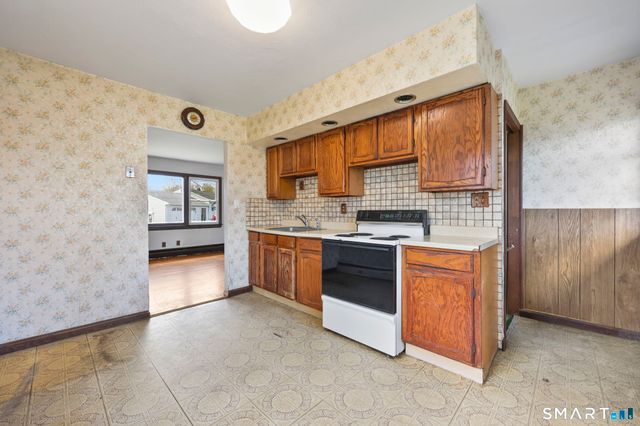 51 Fair Sailing Road, West Haven, CT 06516