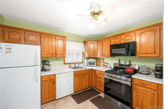 39 Worthington Drive W, Carmel, NY 10512