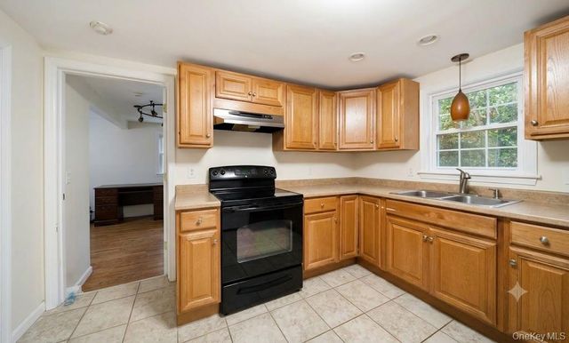 1614 Route 9G, Hyde Park, NY 12538