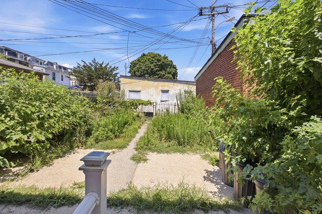 117 W DOUGLASS ST, Reading, PA 19601