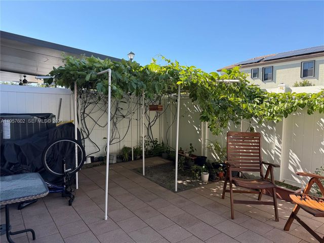 11032 W 33rd Way, Hialeah, FL 33018