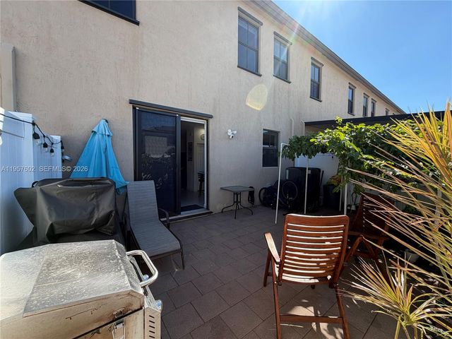 11032 W 33rd Way, Hialeah, FL 33018