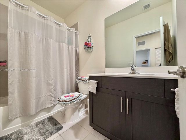 11032 W 33rd Way, Hialeah, FL 33018