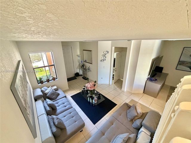 11032 W 33rd Way, Hialeah, FL 33018