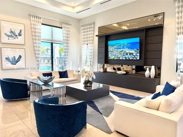 11032 W 33rd Way, Hialeah, FL 33018