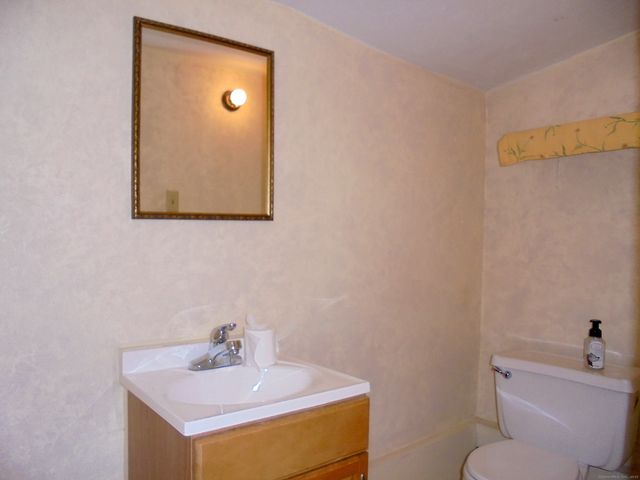 979 Farmington Avenue, Farmington, CT 06032