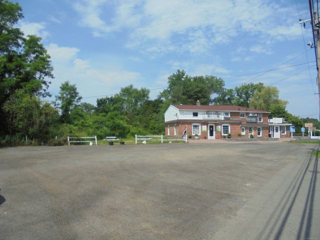 979 Farmington Avenue, Farmington, CT 06032