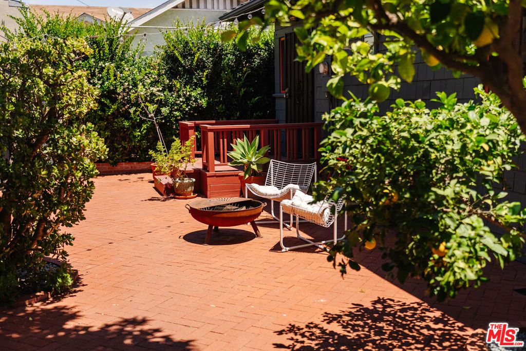 Image 58 of property listing at 2915 S Budlong Avenue, Los Angeles, CA 90007