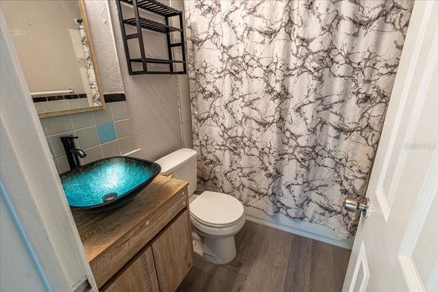 8623 N WILLOW AVENUE, Tampa, FL 33604