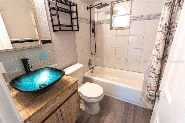 8623 N WILLOW AVENUE, Tampa, FL 33604