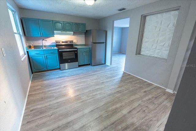 8623 N WILLOW AVENUE, Tampa, FL 33604