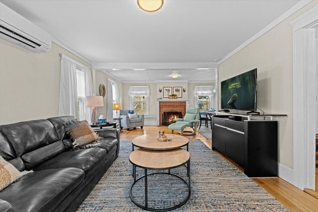 6 Davis Way, Worcester, MA 01604