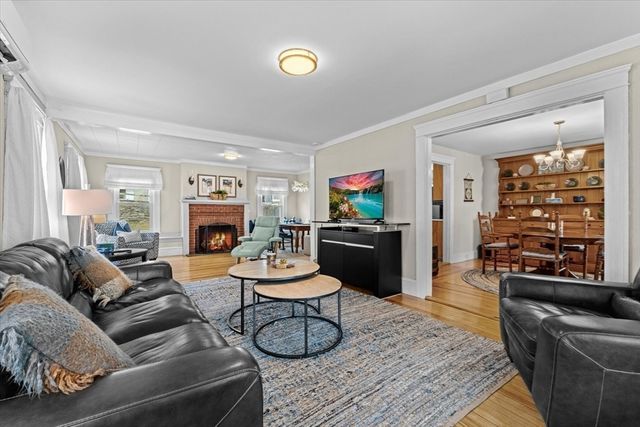 6 Davis Way, Worcester, MA 01604