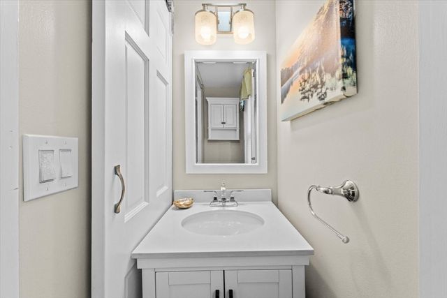 6 Davis Way, Worcester, MA 01604