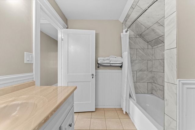 6 Davis Way, Worcester, MA 01604