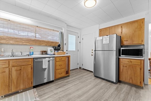 6 Davis Way, Worcester, MA 01604