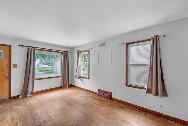2329 S 77th STREET, West Allis, WI 53219