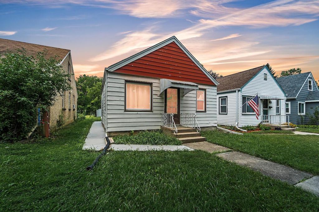 2329 S 77th STREET, West Allis, WI 53219