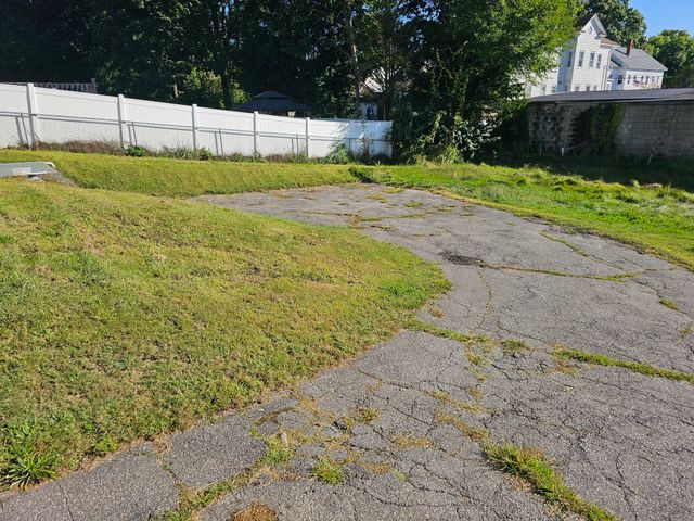 22 Winchester Ave, Worcester, MA 01603