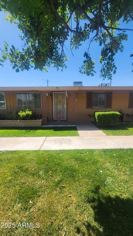 10582 W OAKMONT Drive, Sun City, AZ 85351