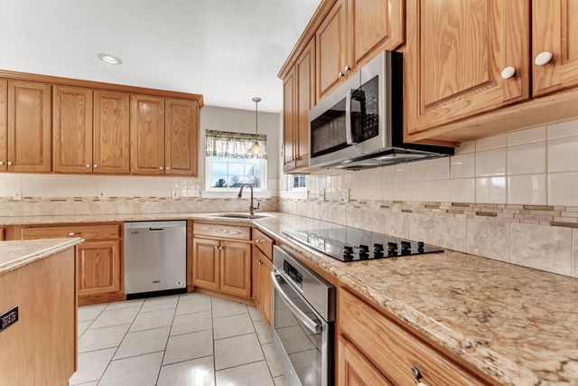 1518 W Stagecoach Court, Nixa, MO 65714