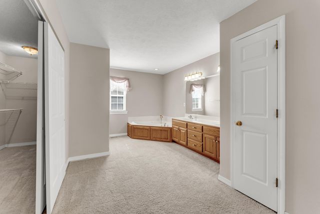 1518 W Stagecoach Court, Nixa, MO 65714