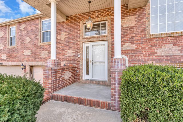 1518 W Stagecoach Court, Nixa, MO 65714