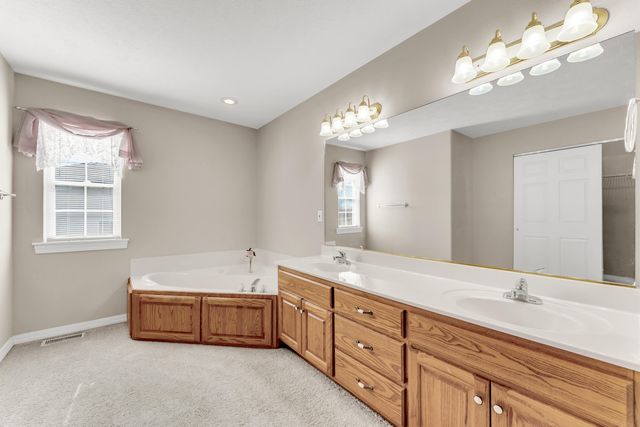 1518 W Stagecoach Court, Nixa, MO 65714